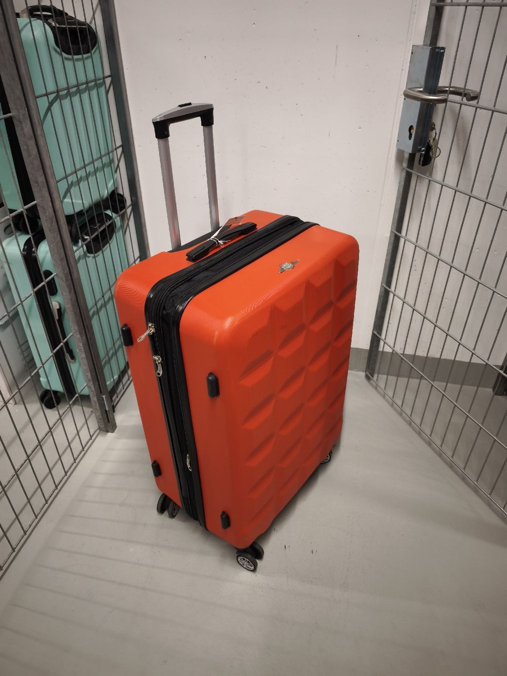 Valises de voyage: Koffer XL rot – D'occasion à Wetzikon ZH par masterzb 3