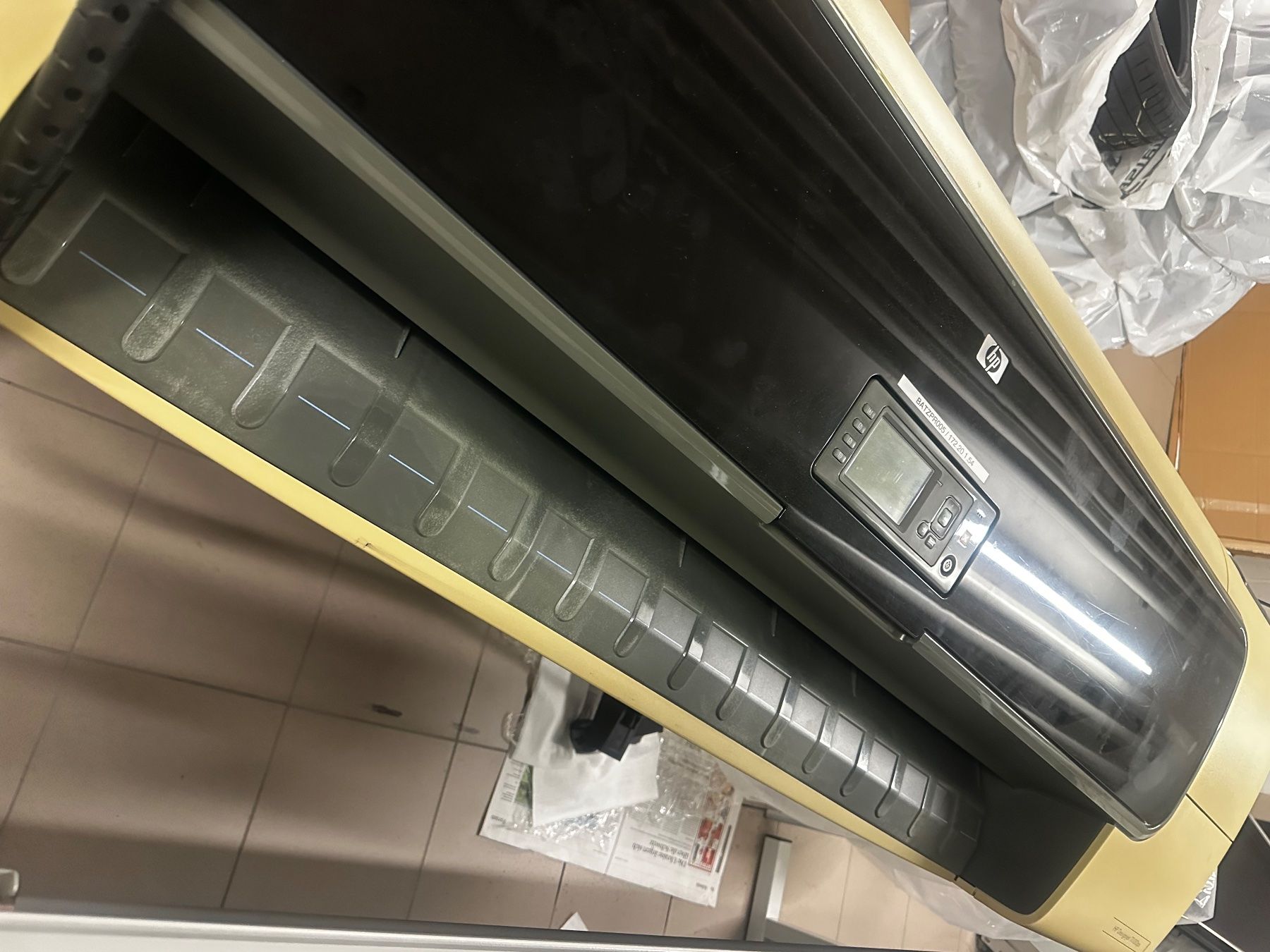 Stampanti: GP Designjet T1100ps 44 Plotter (Modell Q6688A) – Usato da Zofingen venduto da Gizem156