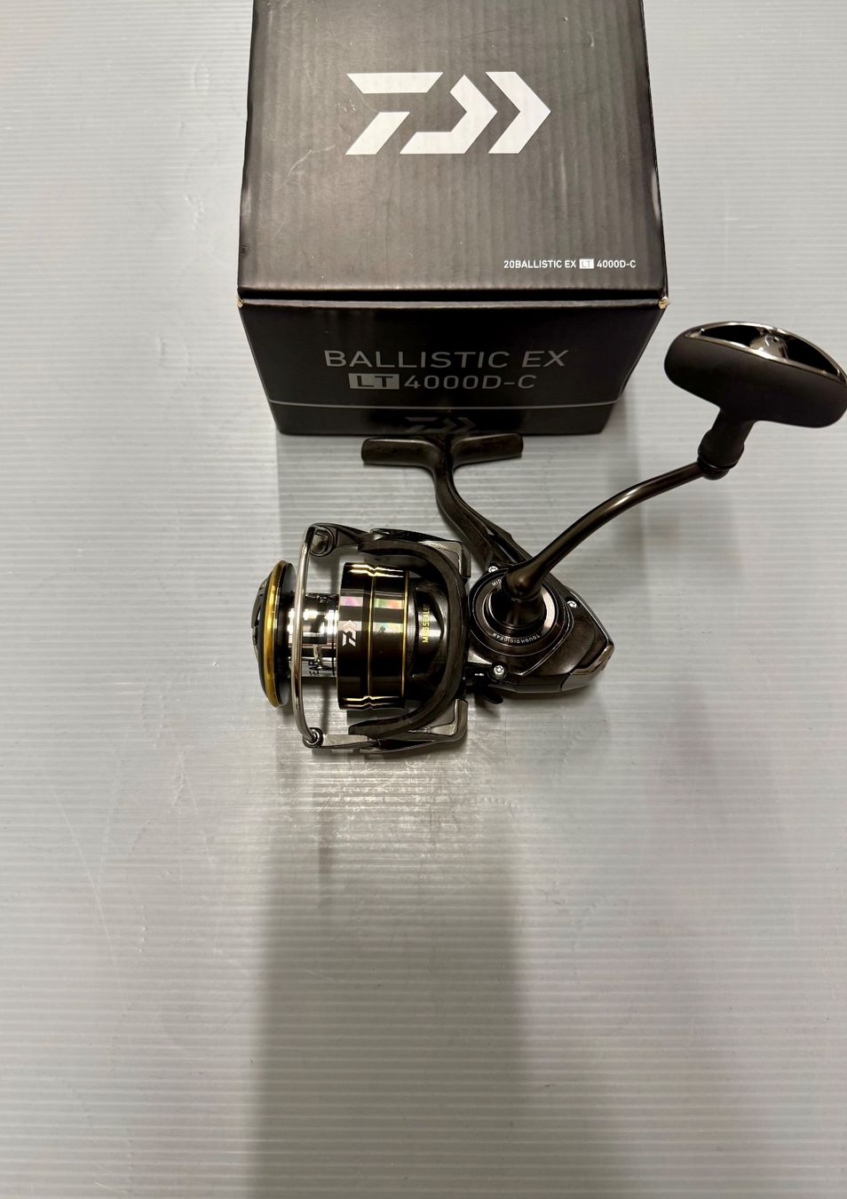 Daiwa Rollen & Spulen: Daiwa Ballistic EX-LT4000D-C Spinnrolle – Neu und originalverpackt aus Trimbach von duri..
