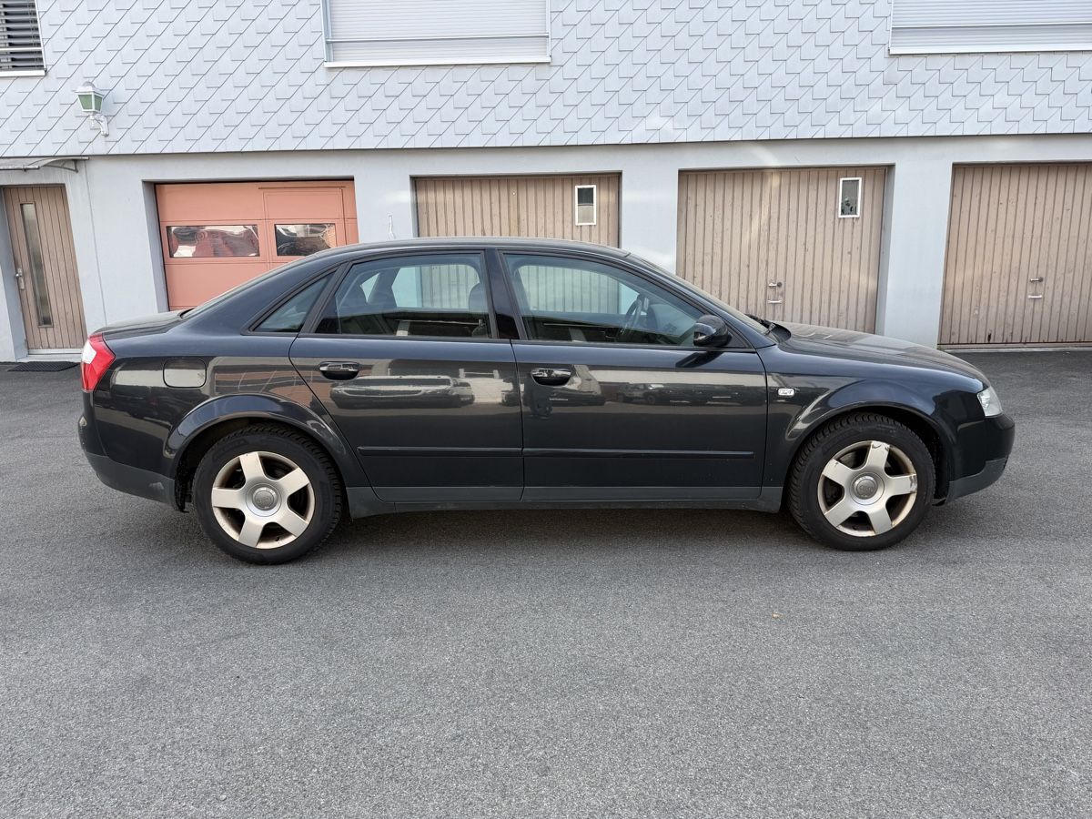 Audi Automobili: Audi A4 3.0 Benzin Automat Limousine schwarz Ab 1.- – Usato da Oberbüren venduto da slaki.ra 3