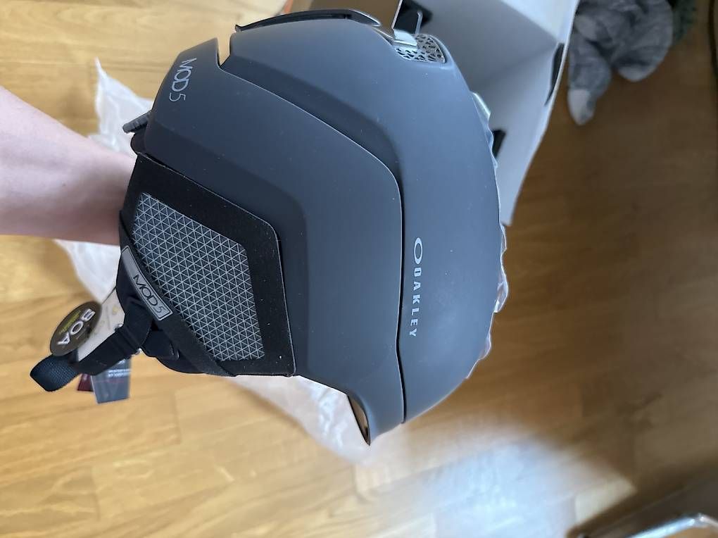 Caschi: Oakley Mod 5 MIPS Snowboardhelm Skihelm Größe M black - NEU – Usato da Bern venduto da sisndr
