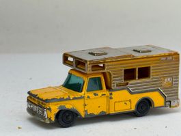 GB5- Husky US  Ford Pick Up mit Wohnaufbau gelb