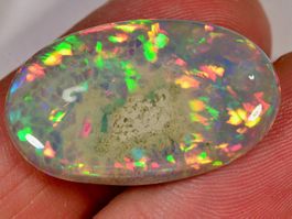 16.2 Karat - Intensiver Äthiopischer Welo Opal mit Matrix