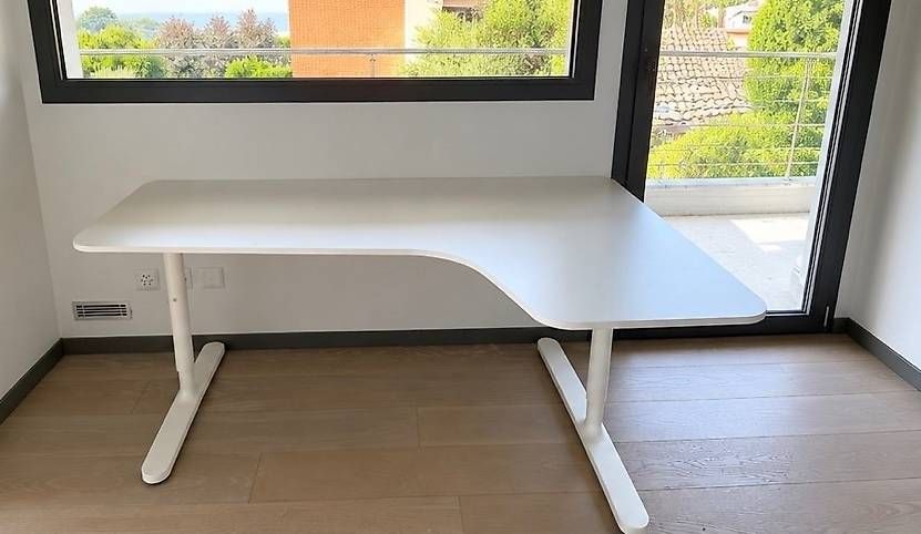 Scrivanie: Scrivania ergonomica IKEA regolabile in altezza – Usato da Pura venduto da t_b_t5zn