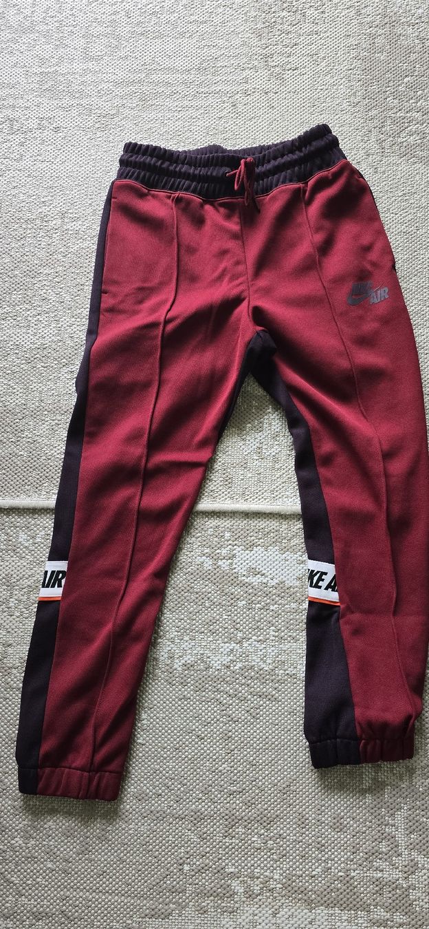 Nike Pantaloni: Trainingshose Damen Nike Bordeaux – Usato da Kirchlindach venduto da Javea7