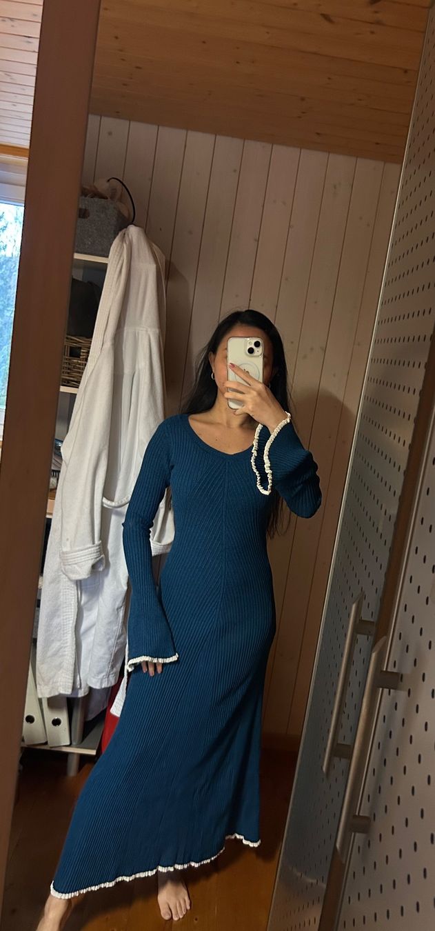 Sandro Vestiti: Sandro Elegant Midi Dress – Usato da St.Josefen venduto da lop_lh8d 1