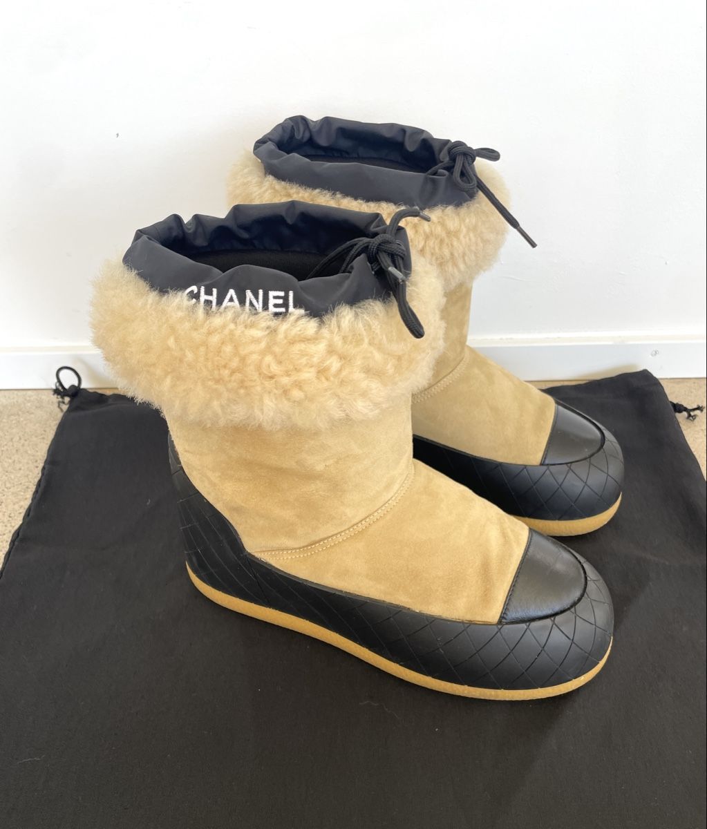 Chanel Scarpe da donna: Chanel Snow Boots – Usato da Stäfa venduto da Nicole093