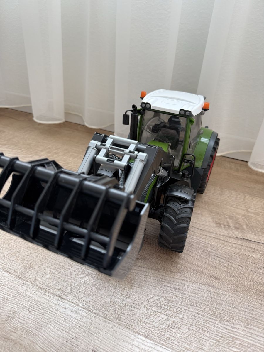 Bruder Spielzeuge: Bruder Fendt Traktor mit Frontlader – Gebraucht aus Wädenswil von Ifthekelt 2
