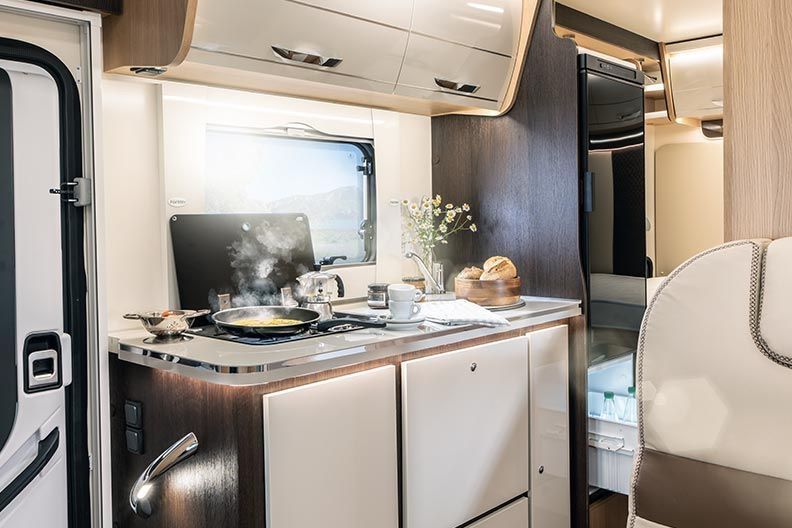 Véhicules de camping: Wohnmobil zu vermieten 6 Plätzer – D'occasion à Aeschiried par Camperfeeling 5