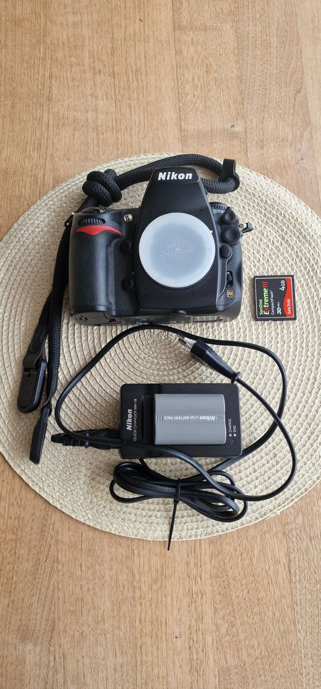 Nikon Fotocamera: Nikon D 700 Digitalkamera + Zubehör – Usato da Stüsslingen venduto da champ11