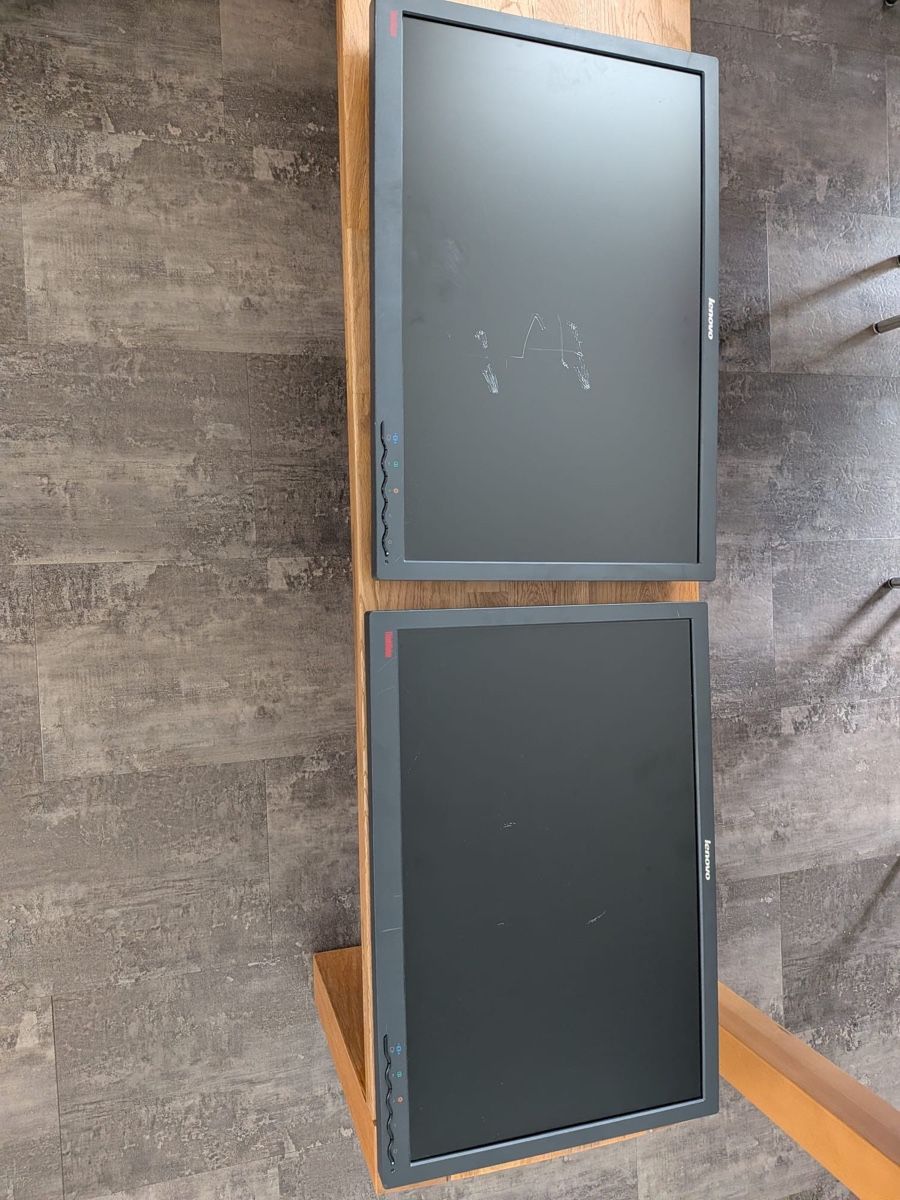 Lenovo Monitor: 24 Zoll Lenovo Computerbildschirme – Usato da Vaduz venduto da alina_hasler