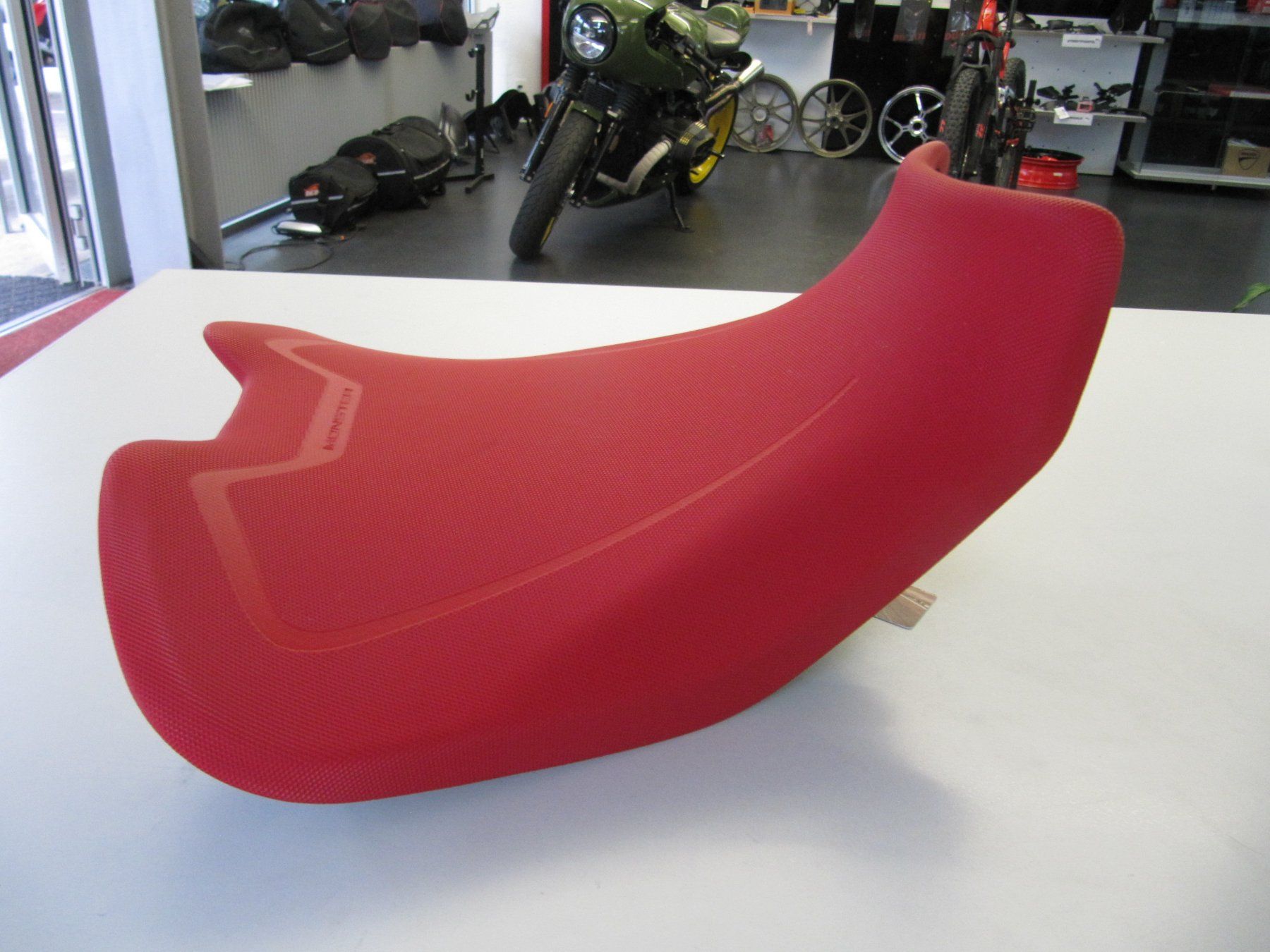 Ducati Tutti i ricambio per moto: Sitzbank Ducati Monster+ – Nuovo e nell'imballaggio originale da Buchs AG venduto da Hauptlin 1