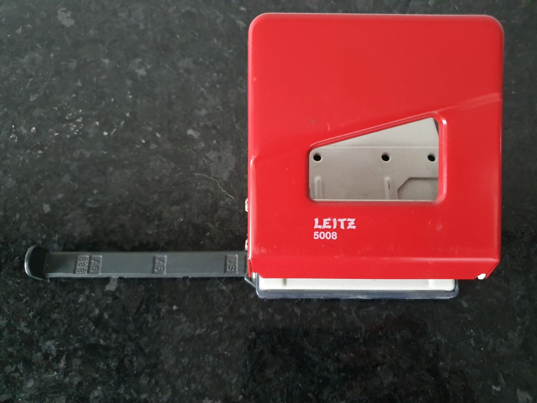 Leitz Alle Werkzeuge: Original Leitz Locher 5008 Bürolocher (rot) – Gebraucht aus Zürich von