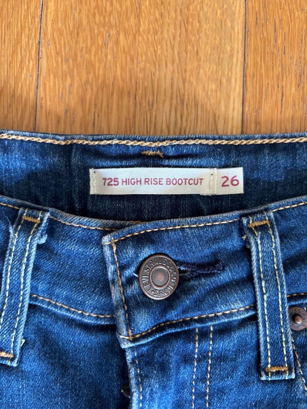 Levi's Jeans: Levi's Jeans 725 Damen – Usato da Gümligen venduto da ZepIV 2