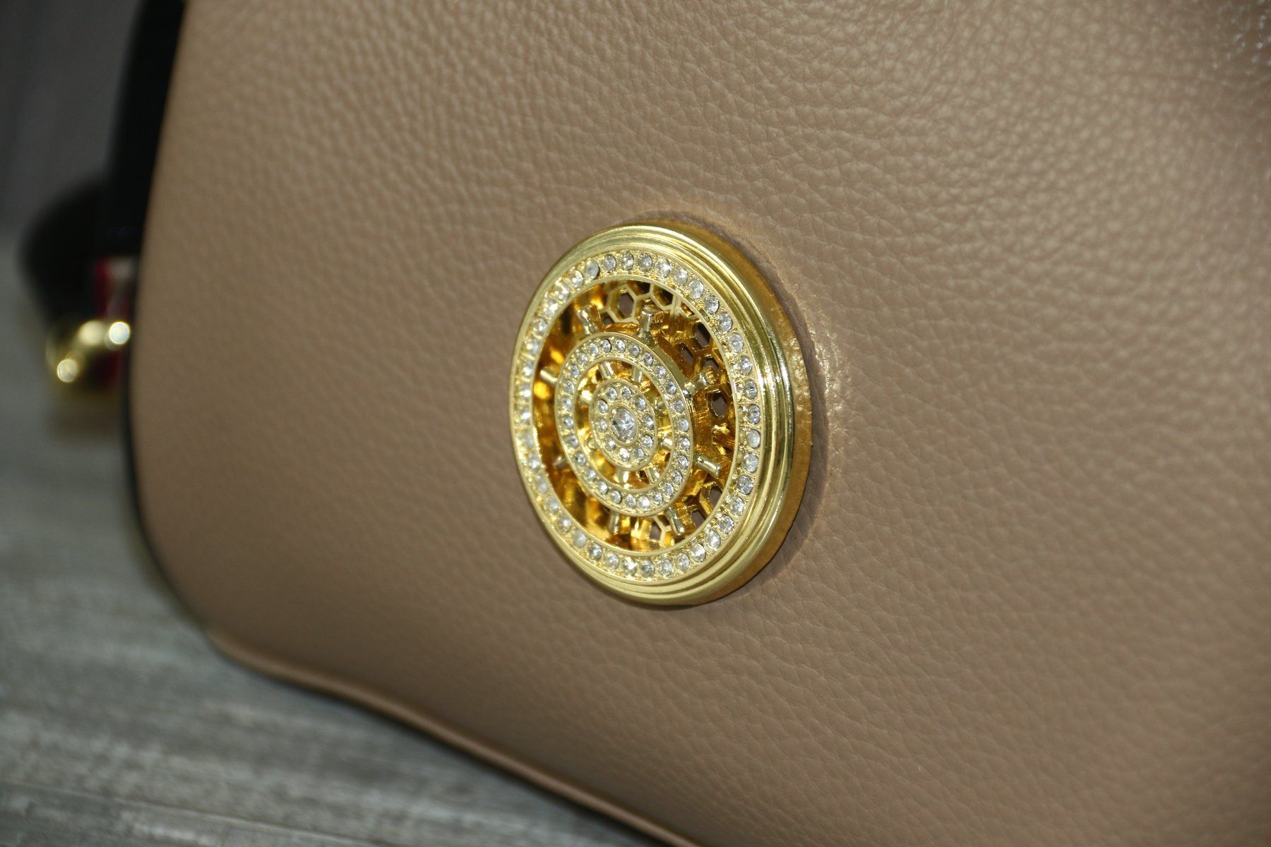 Borse da donna: Neue hübsche echt Ledertasche – Nuovo e nell'imballaggio originale da Oberwil-Lieli venduto da Svetlana28 9