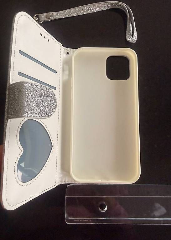 Apple Covers & Schutzfolien: Elegantes iPhone Etui in Silber – Neu und originalverpackt aus Schindellegi von Moom1402 3