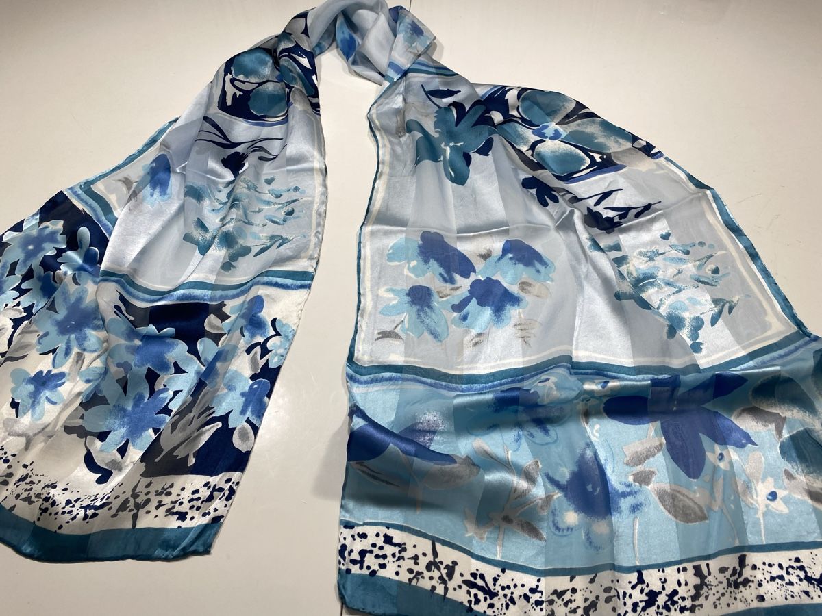 Foulard & Sciarpe: Seiden Schal 🌸 – Usato da Opfikon venduto da Luis144 1