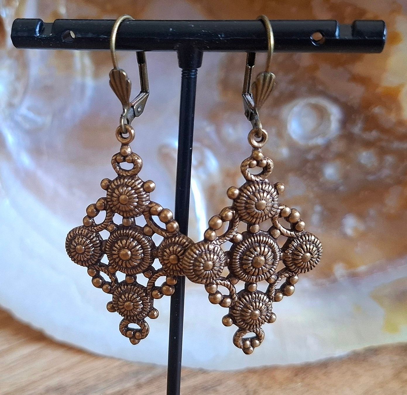 Orecchini pendenti & Orecchini a lobo: VINTAGE ROSE - Messingohrringe – Nuovo e nell'imballaggio originale da Mühlethal venduto da nicita-modeschmuck 1
