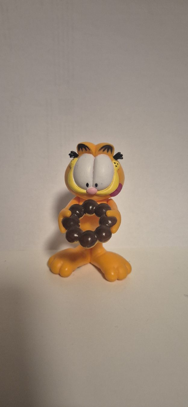 Figurines: Garfield Figur mit Donut  Sammlerstuck  – D'occasion à Muttenz par yue_fx28