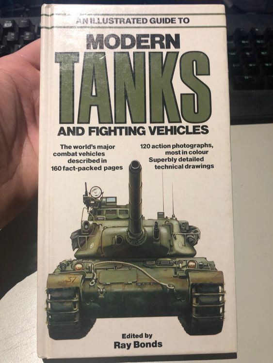 Illustrated Guide to Modern TANKS and FIGHTING VEHICLES Kaufen auf