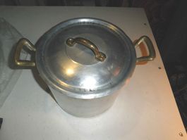 Antike Aluminium-Pfanne gebraucht. Durchmesser 22cm. 8 Liter