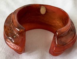 Bracelet en résine signé Denaive