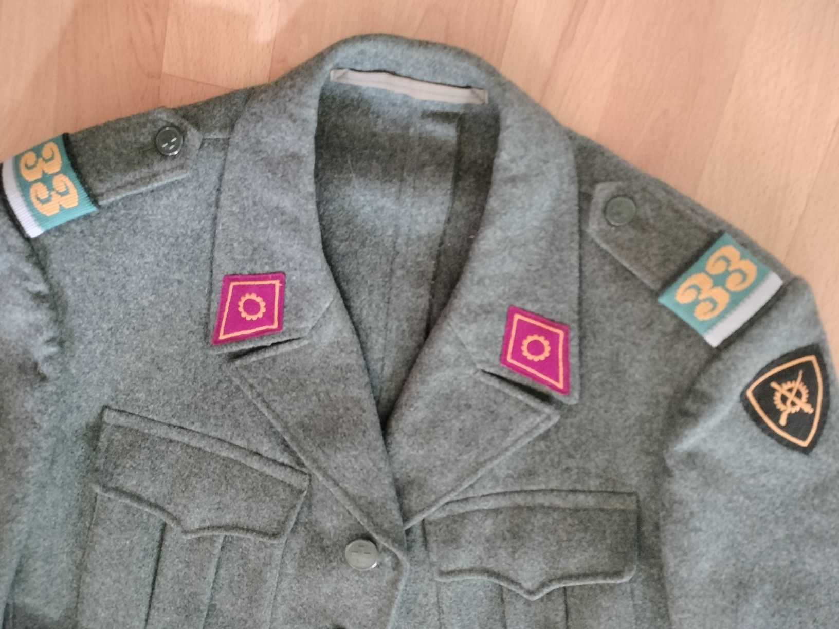 Schweizer Armee Uniformi: Antike Schweizer Armee Militär Uniform – Usato da Schwanden Sigrisw venduto da cadieux71 1