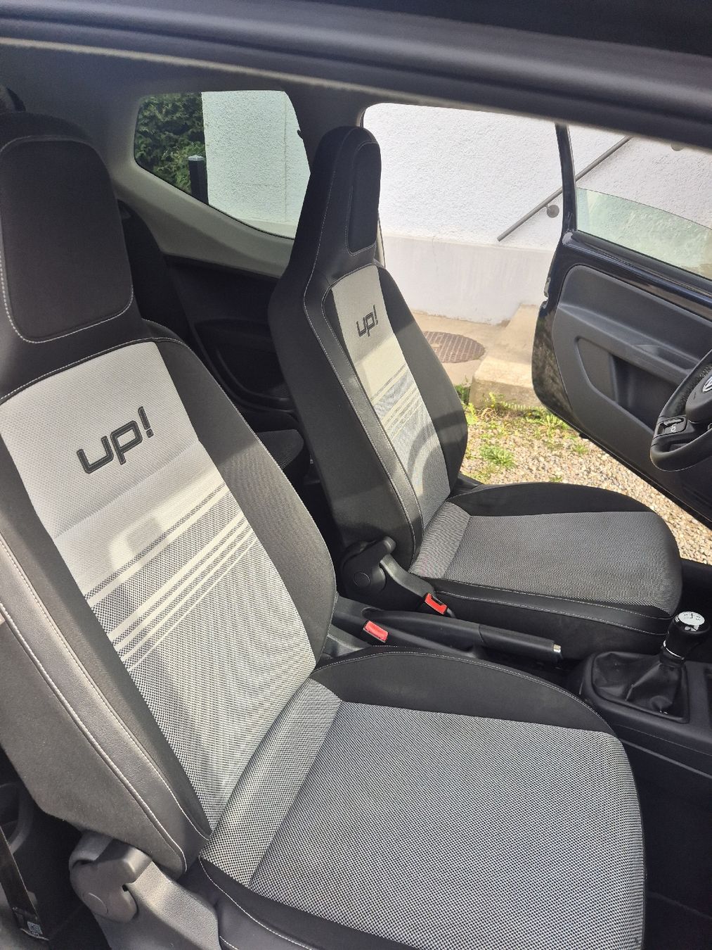 VW Autos: Vw UP 1.0 MPI  black – D'occasion à kloten par eismeister33 6