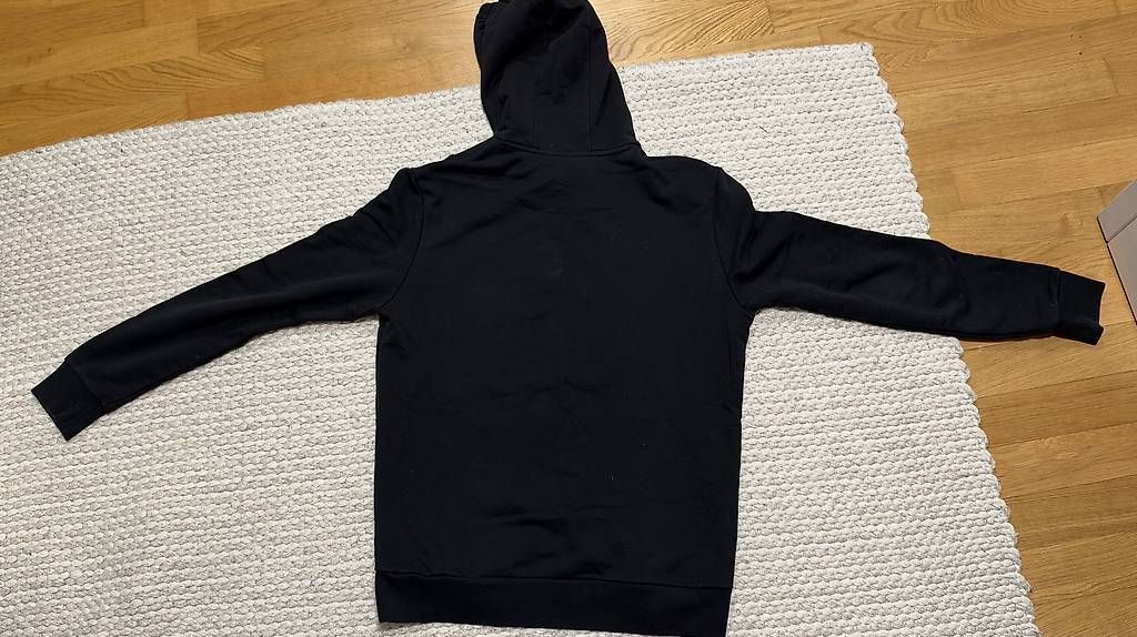 Pullover & Sweatshirts: Hugo Boss Pullover Schwarz  Grösse L – Gebraucht aus Niederglatt ZH von kuq_q9cb 1