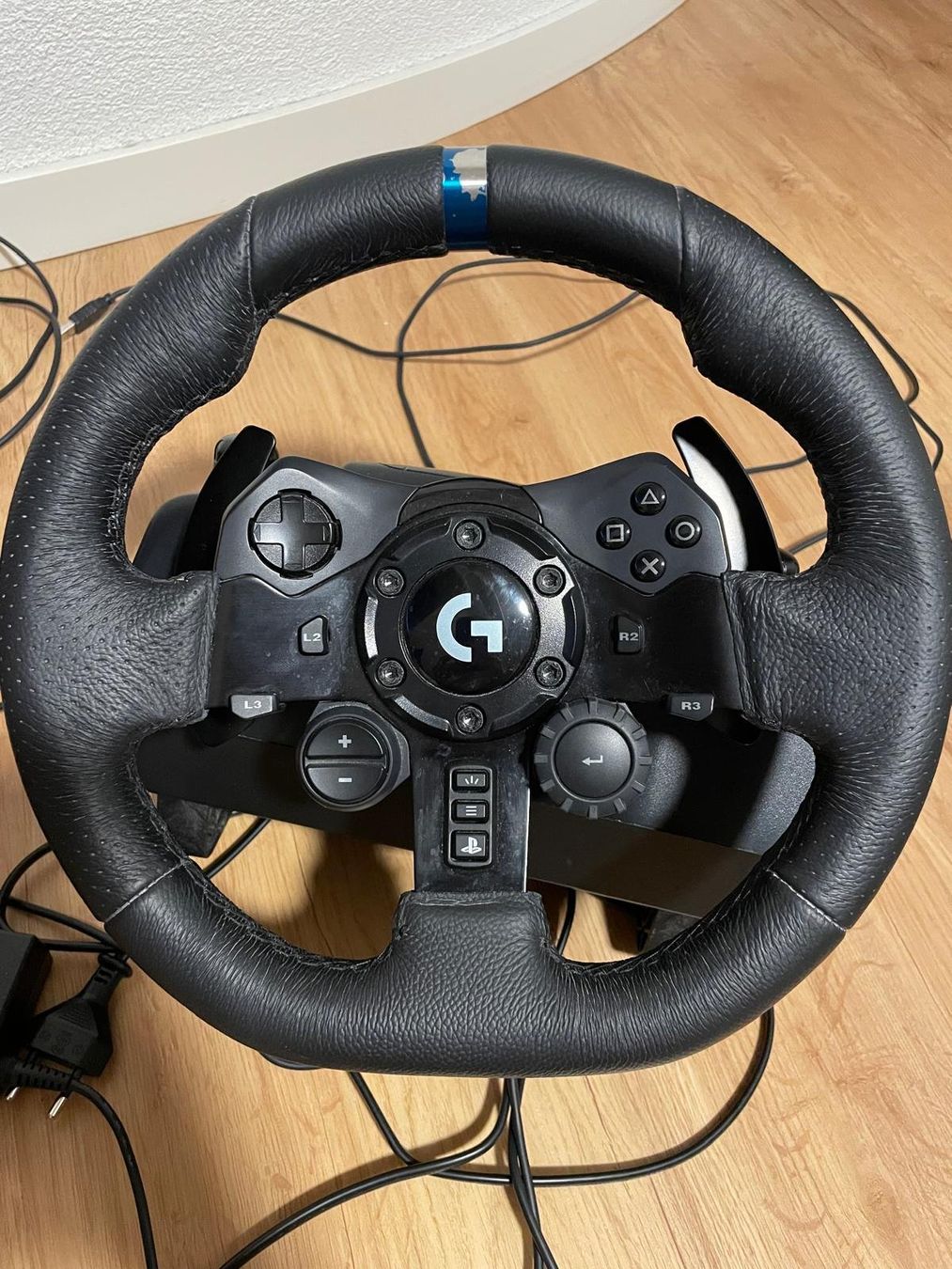 Logitech Manettes: LOGITECH G923 True Force Lenkrad, Pedale, Schalthebel – D'occasion à Ehrendingen par Bretzelchen 1