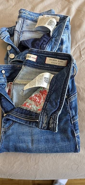 Jeans: Jeans – Gebraucht aus Veyrier von car_6c5z