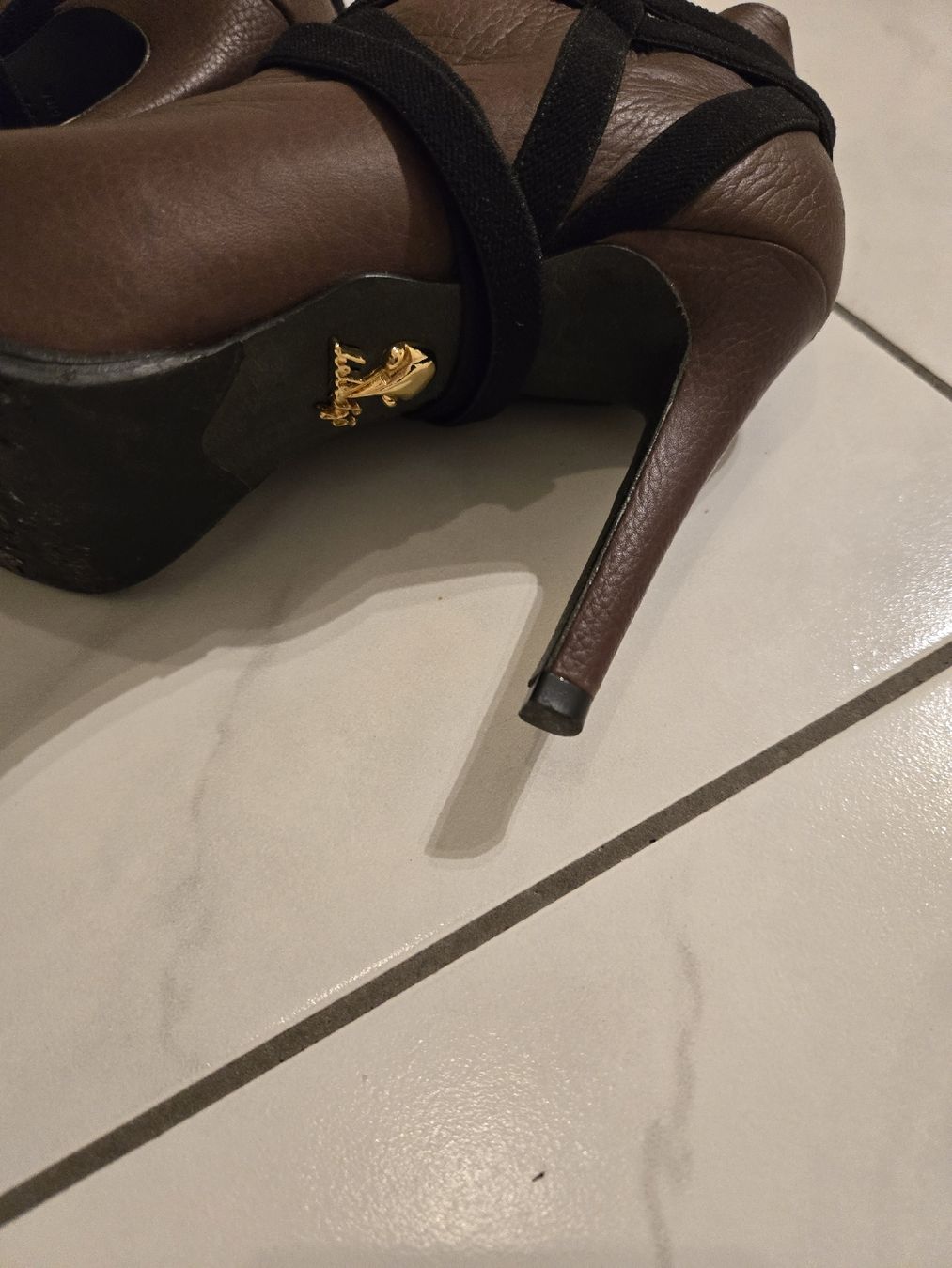 Chaussures femmes: Damenstiefel mit Absatz – D'occasion à Zuerich par yoonil 2
