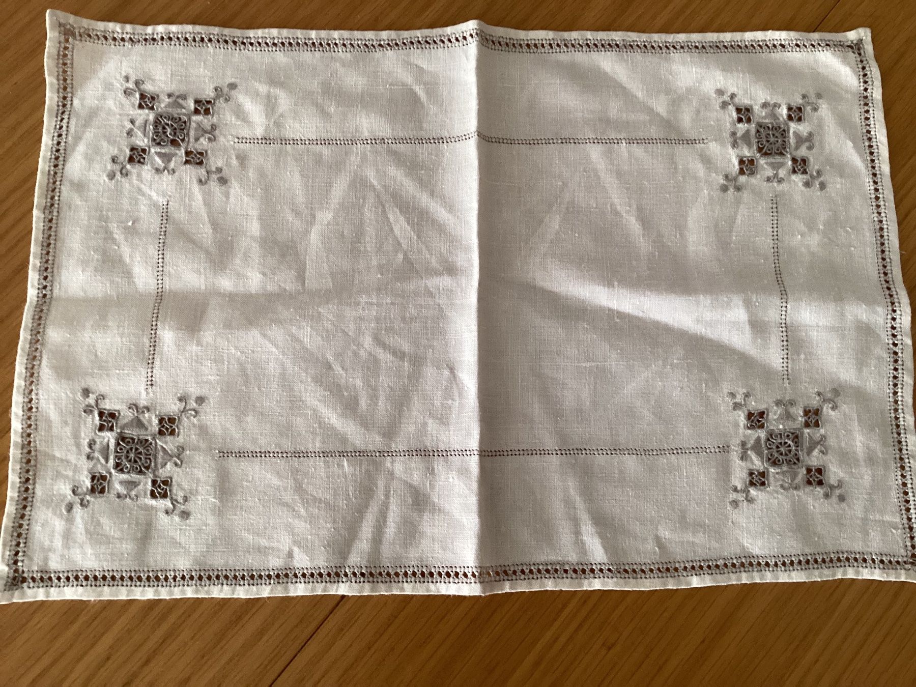 Tutte le decorazioni: 3 Spitzendeckeli Vintage – Usato da Minusio venduto da scotch111 1