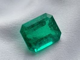 Emerald 3.73 ct, GRS certificate, minor treatment, Colombia