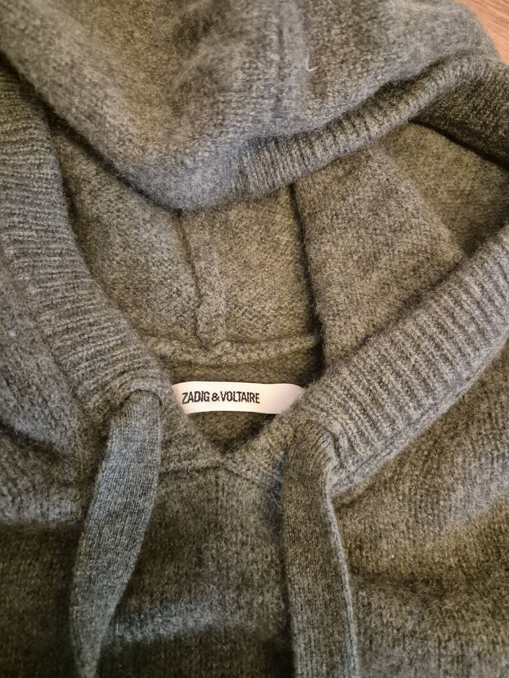 Pullover & Sweatshirts: Kaschmir Hoodie von Zadic & Voltaire  – Neu (gemäss Beschreibung) aus Weesen von sch_cs6t 1