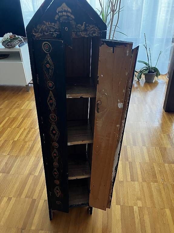 Regale: Holzregal als Haus – Gebraucht aus zürich von insomnia1975