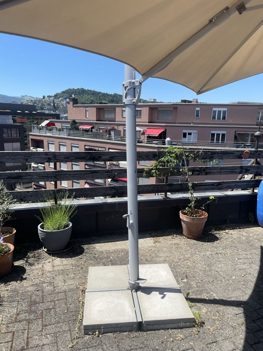 Glatz Ombrelloni: Grosser Ampel-Sonnenschirm – Usato da Luzern venduto da Klabourettli 3