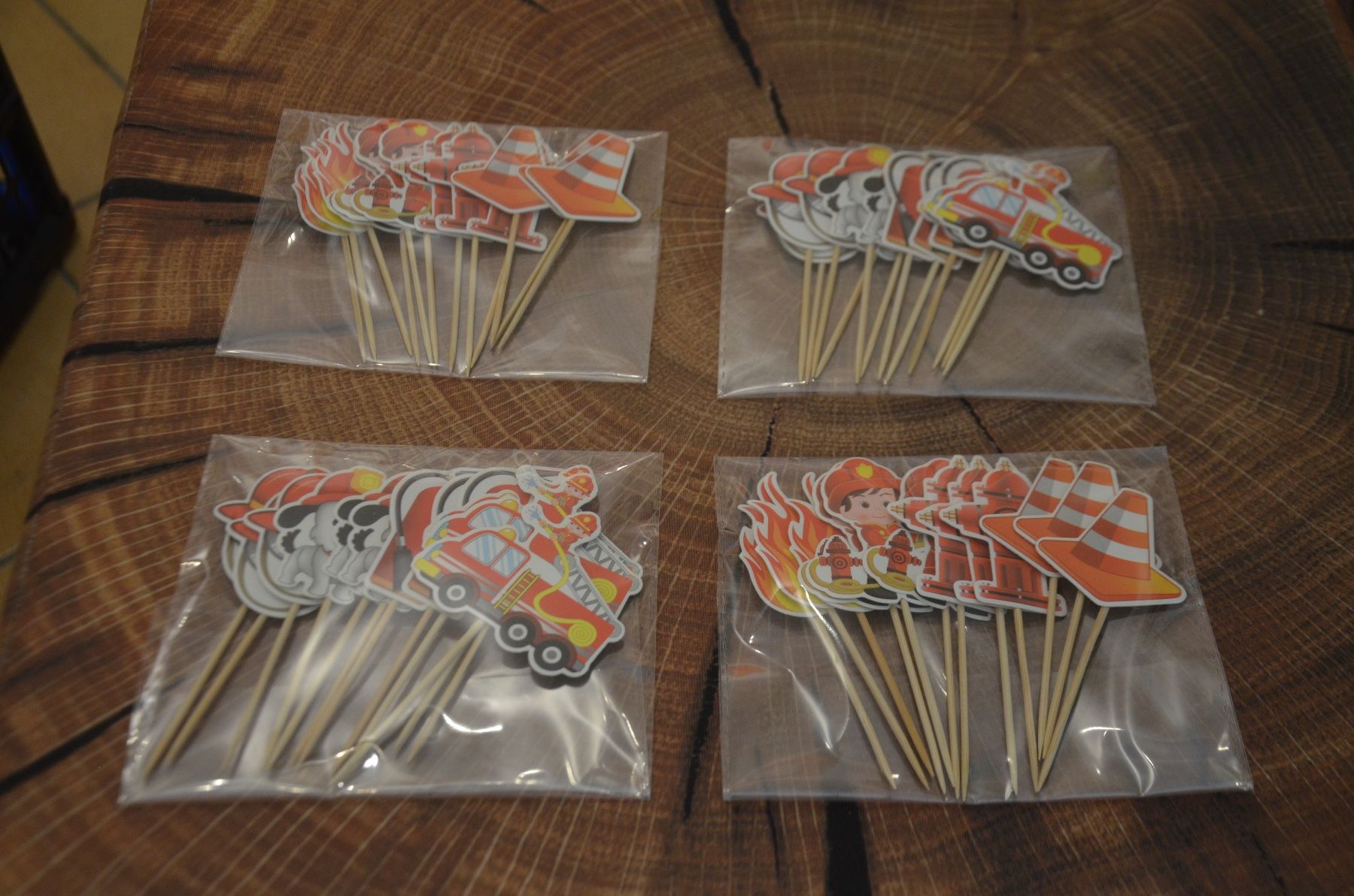 Tutte le decorazioni: FUR APERO - FEUERWERK – Nuovo e nell'imballaggio originale da Chiasso venduto da Dolly015