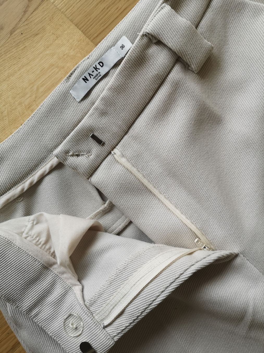 Hosen: Off white pants straight leg 36 NA-KD – Gebraucht aus Uster von b4x_ric 2