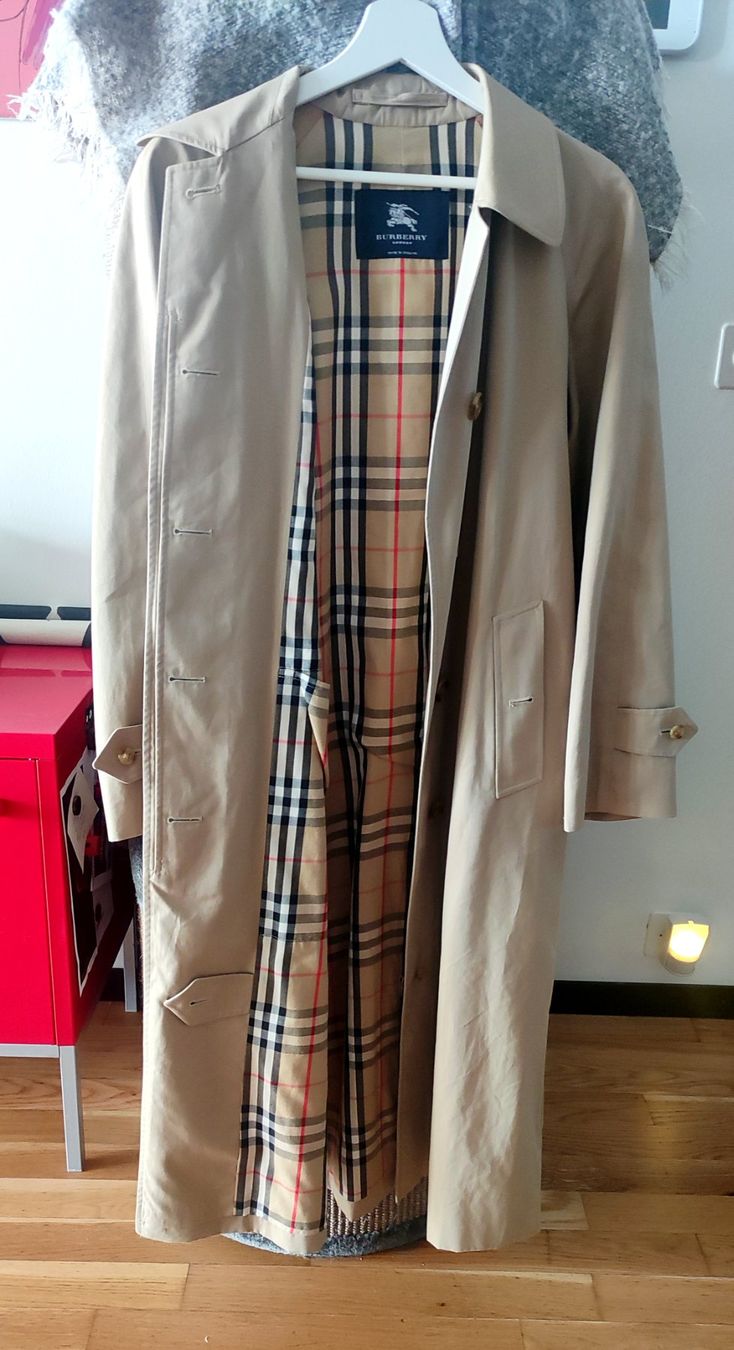 Burberry Mäntel: Authentischer Trenchcoat von Burberry 38/ M – Gebraucht aus Zürich von Loveparfumes