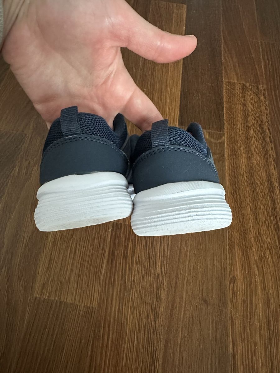 Scarpe per ragazzi: Schuhe Gr.28 Kiabi Sneakers – Usato da Dietikon venduto da mike.thorton 2