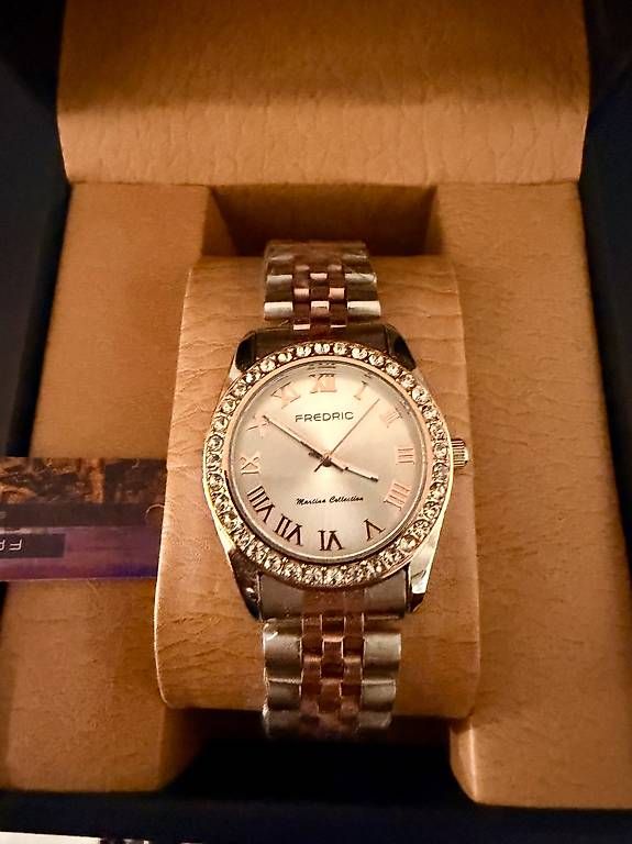 Uhren: Damenarmband Uhr – Neu und originalverpackt aus Zürich von S.Circhetta