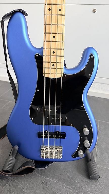 Fender Strumenti musicali: Fender American Performer P Bass – Usato da Rüti ZH venduto da nazaruch1 2