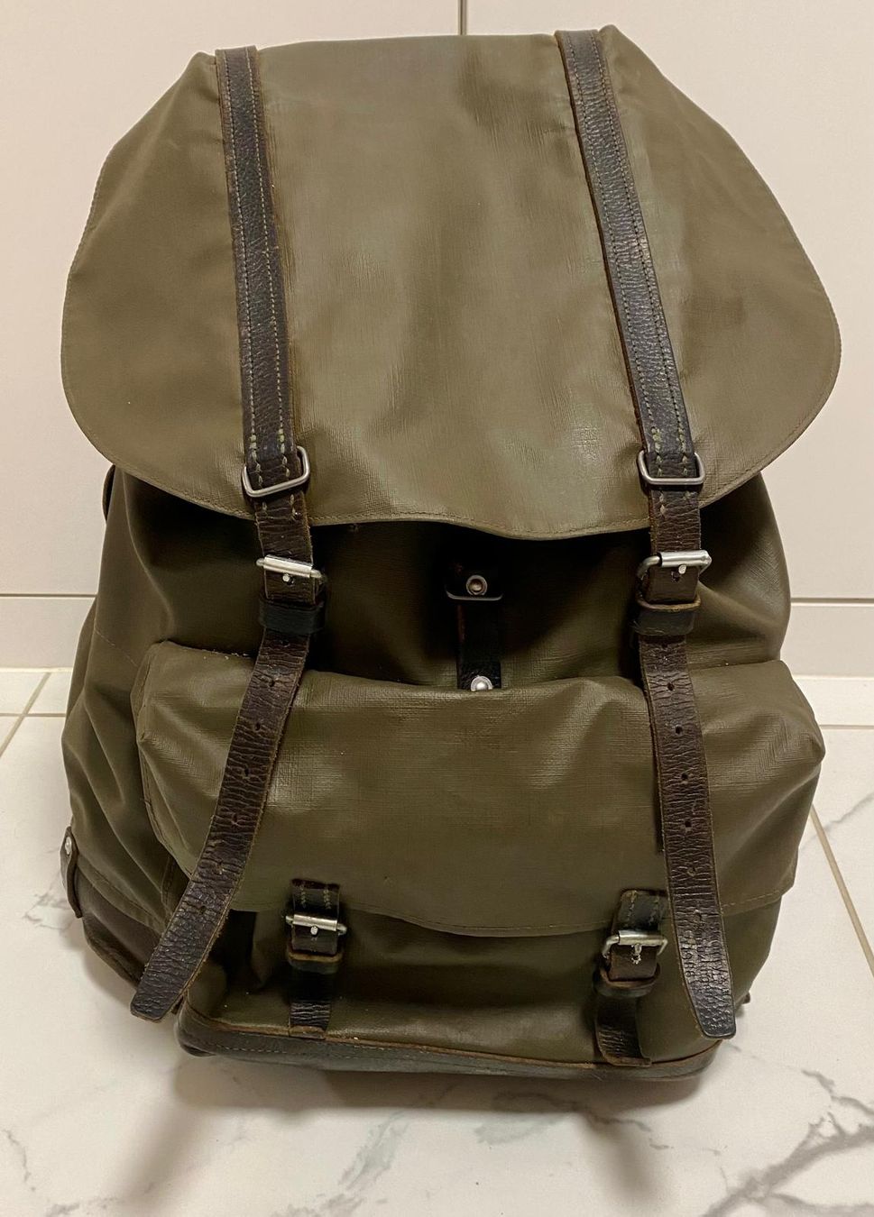 Schweizer Armee Zaini: Schweizer Armee Rucksack – Usato da Krauchthal venduto da MEWA01