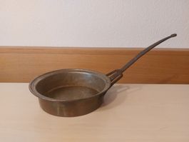 Antike Kupferpfanne mit Eisengriff - Rustikal!