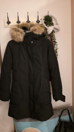 Zara Winterparka schwarz mit Kapuze und Kunstfell neuwertig