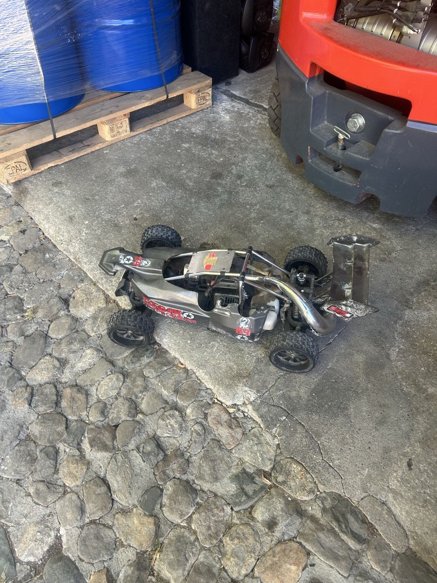 RC Kits de montage: RC Auto Benziner  – Défectueux à Wohlenschwil par MajorTom73
