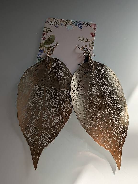 Ohrringe & -stecker: Ohrringe Blatt golden – Gebraucht aus Konolfingen von Honey870