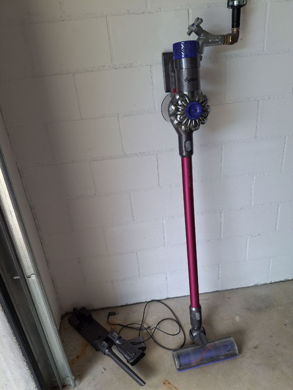 Staubsauger & Zubehör: Dyson v6 defekt – Defekt aus Lütisburg von ALSImmobau