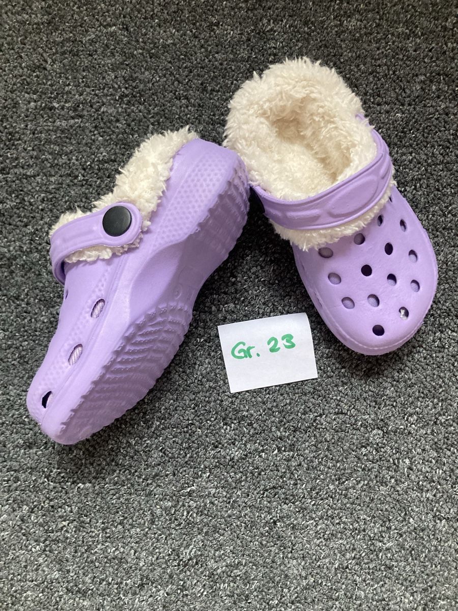 Scarpe per ragazze: Hausschuhe gefüttert – Nuovo (secondo la descrizione) da Wiler b.Utzenstorf venduto da Verkauf333